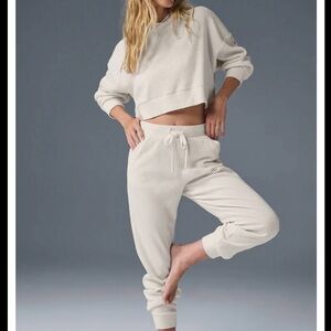 Alo Muse Ivory Sweatsuit Set